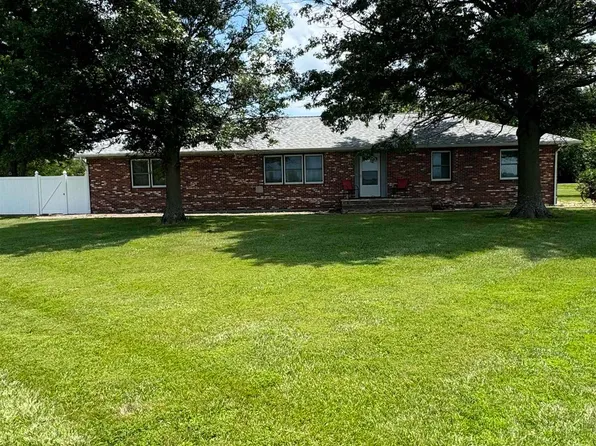 1105 S 16th St, Burlington, KS 66839
