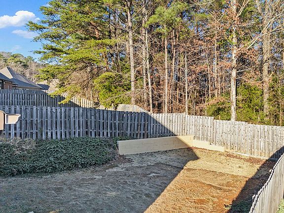 3rd image of 301 Kingston Cir