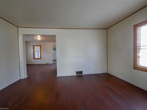 4th image of 844 Arcadia Ave