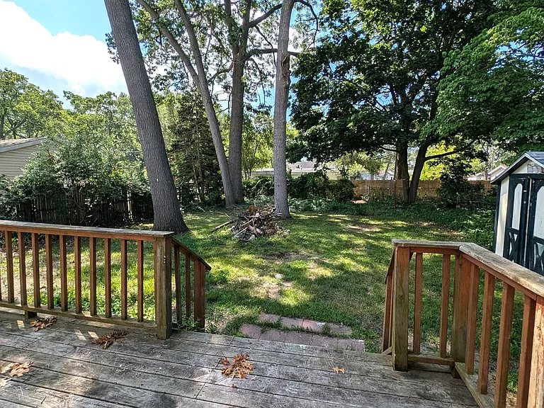 2311 Philo Ave — Photo 9