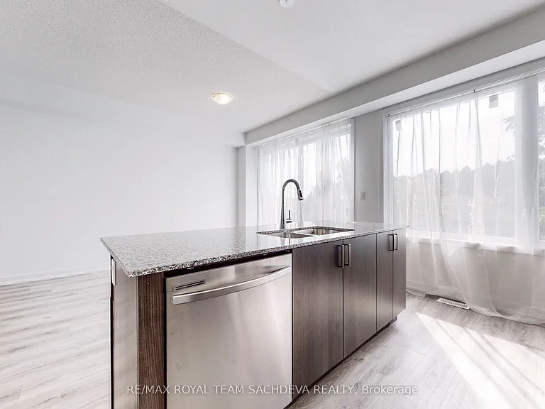 73 Pine Gate Pl — Photo 8