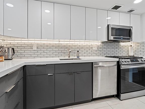 2nd image of 3140 S Ocean Dr APT 511