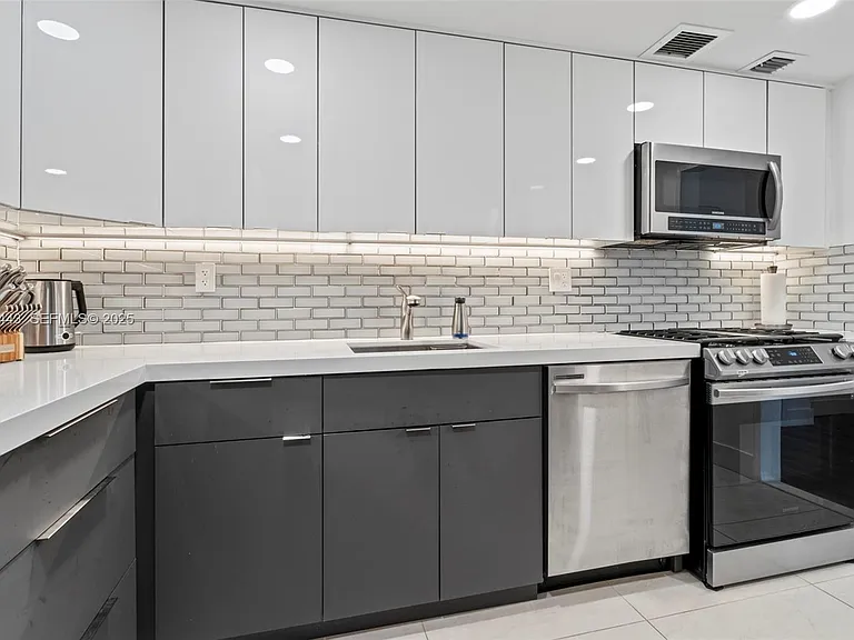 3140 S Ocean Dr #511 — Photo 2