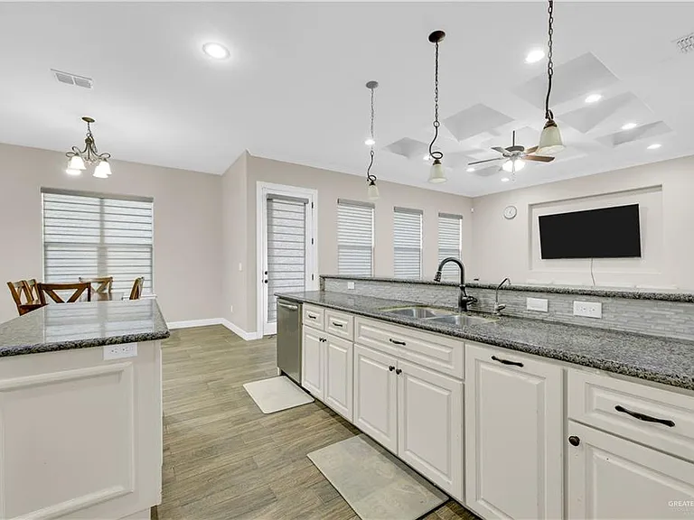 2410 Colvin Ave — Photo 16