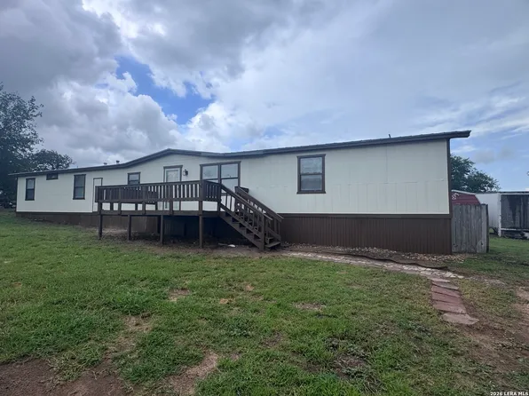 148 HICKORY HILL DR, La Vernia, TX 78121