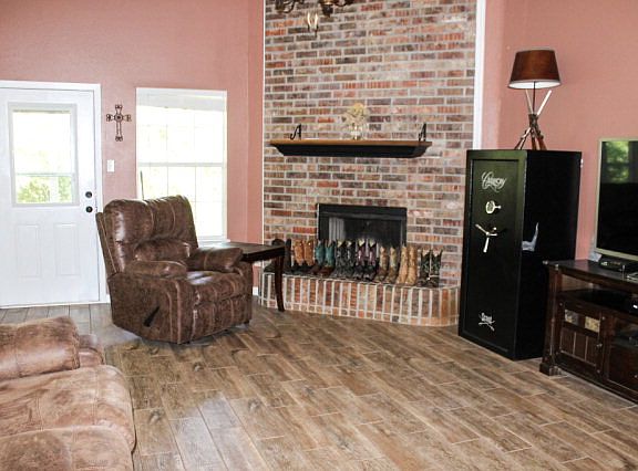 4th image of 202 Seabreeze Dr