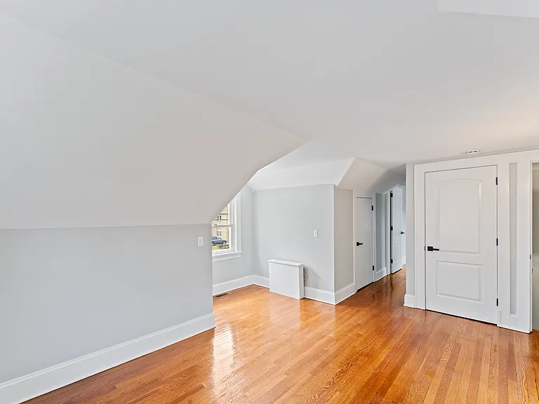 80 3rd St — Photo 33