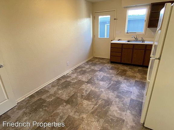 3rd image of 630 Garnet Dr
