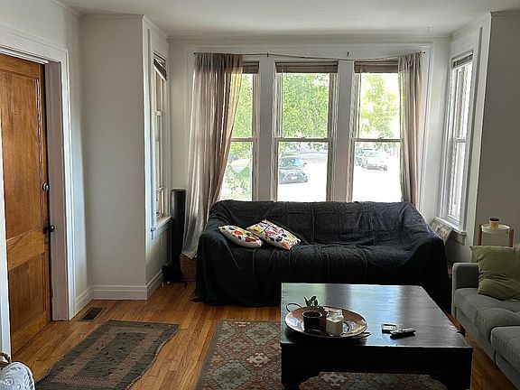 2nd image of 2122 N Maplewood Ave APT 1