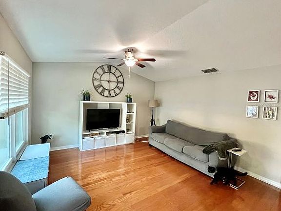 2nd image of 1523 41st Avenue Dr E