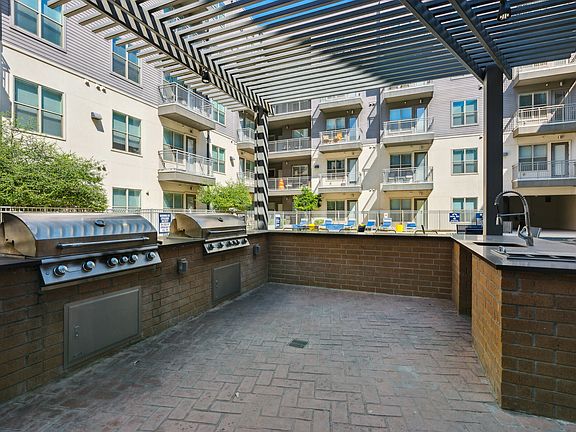 2nd image of 1424 Summit Ave #2009