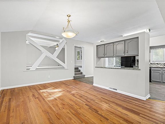 4th image of 5388 N Palmer Ave