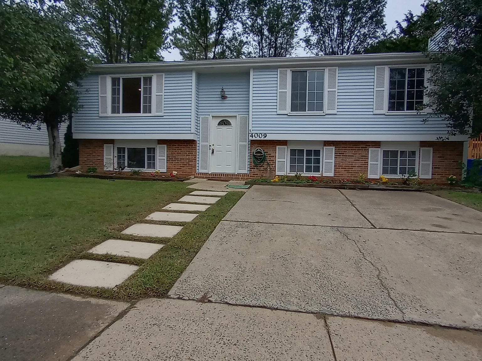 5 bed, 2250 sqft, $3,600 — Photo 3