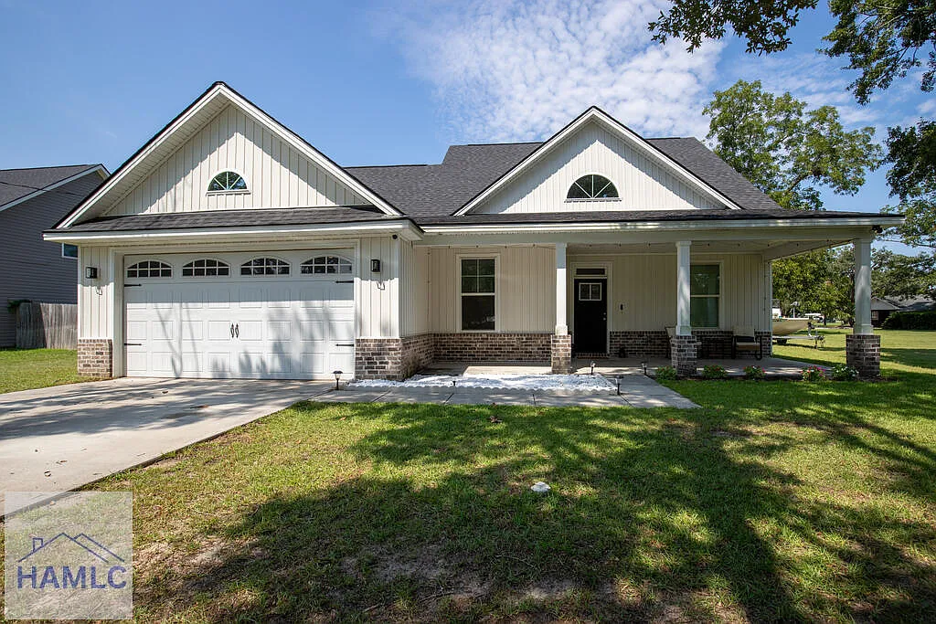 4 bed, 2.5 bath, 2000 sqft, $2,100 — Photo 1