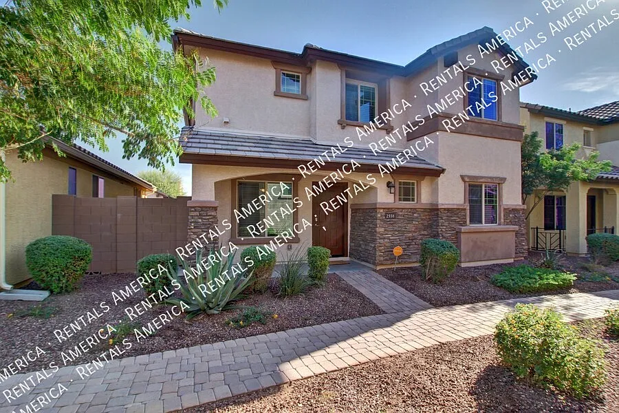Available Now! 3bd 2.5 Ba W/ Loft & Bonus Room Located In Gilbert! — Photo 1