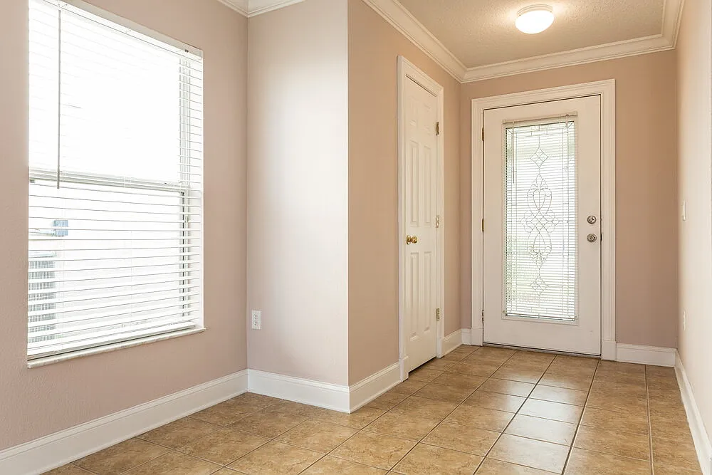 3 bed, 2.0 bath, 1655 sqft, $2,230 — Photo 2