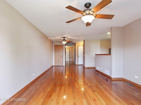 3rd image of 734 Carlisle Dr