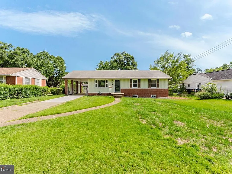 10914 Woodhaven Dr — Photo 1