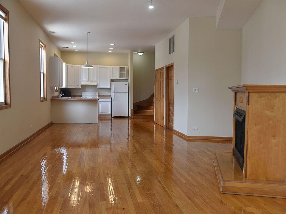 1st image of 3001 N Lincoln Ave #3