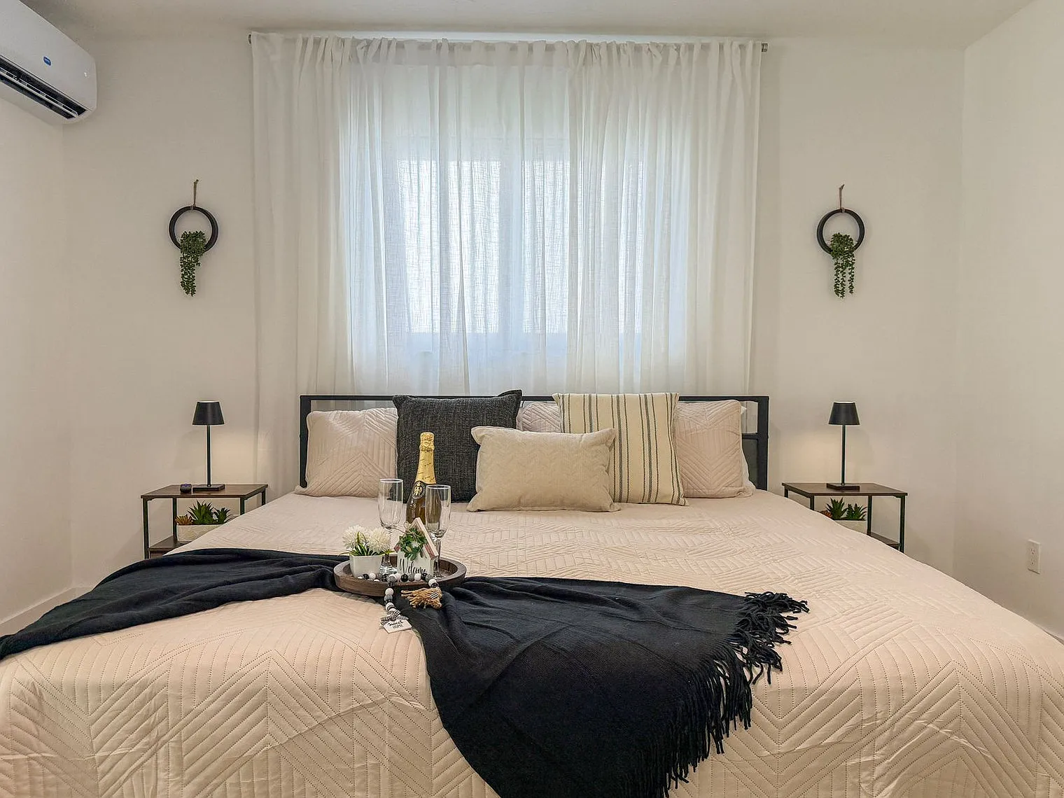 1 bed, 1.0 bath, 699 sqft, $2,581 — Photo 4