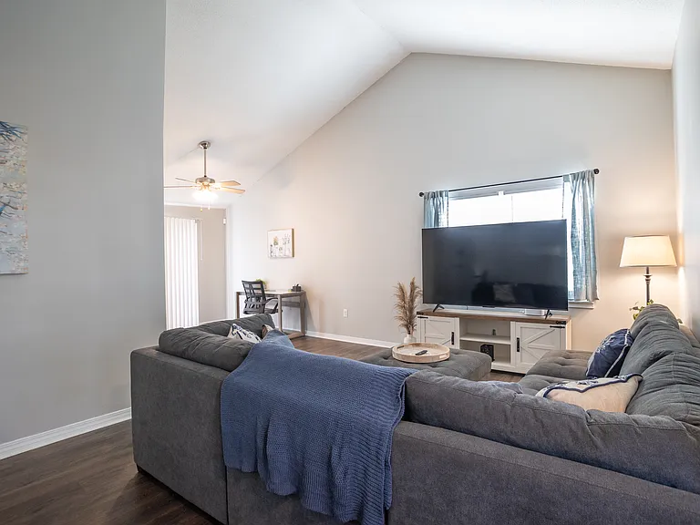 6827 Liberty St — Photo 14