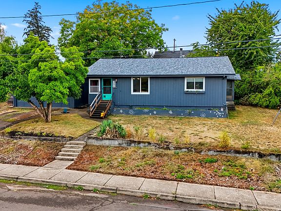 4th image of 304 2nd St