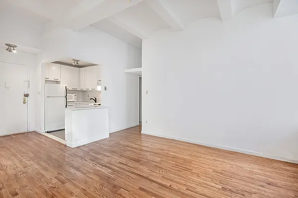Rented by Nest Seekers International | media 6