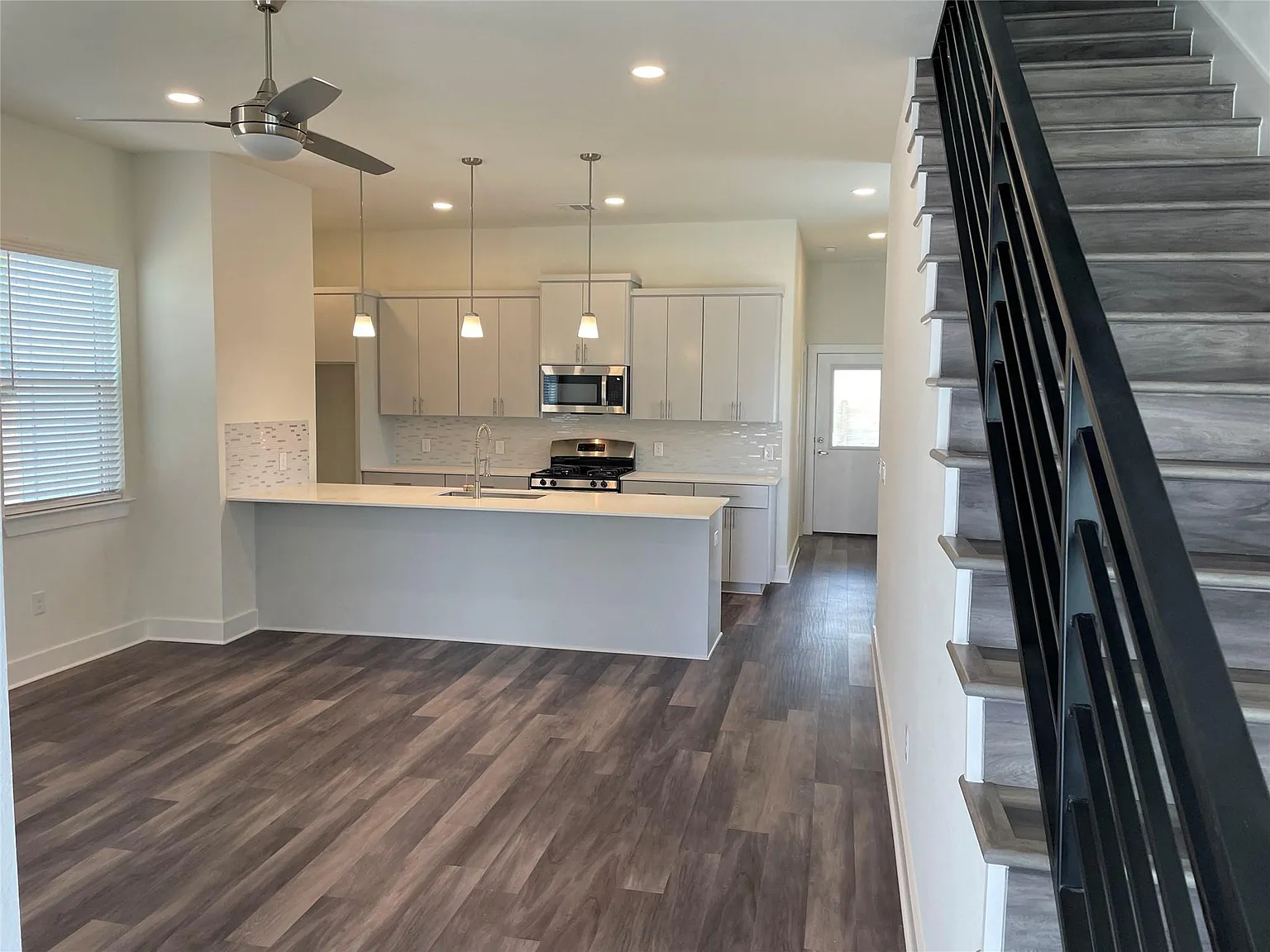 3 bed, 2.5 bath, 1475 sqft, $2,650 — Photo 4