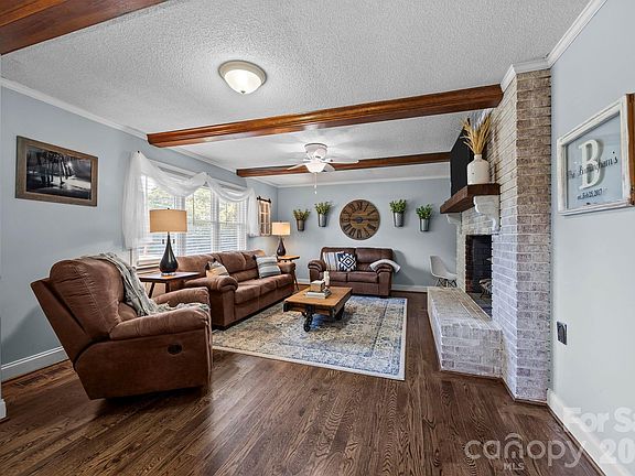 5th image of 903 E Iredell Ave