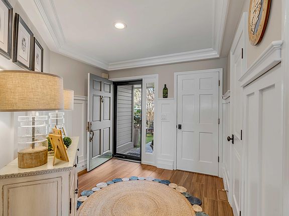 5th image of 43 Wappoo Creek Pl