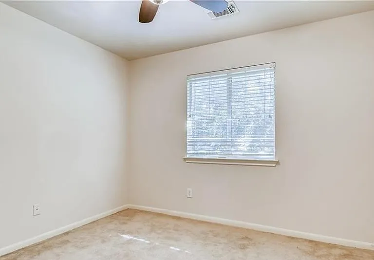1821 Briarton Ln N — Photo 14
