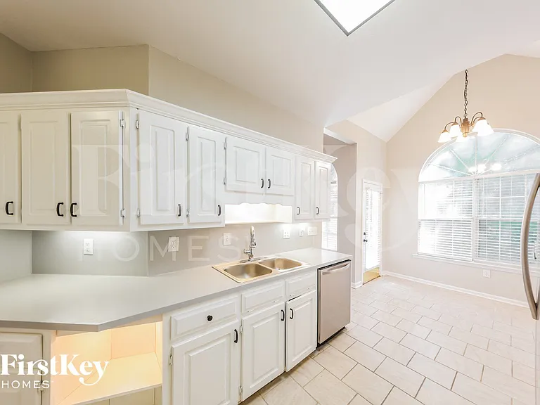 925 Jackson Cir — Photo 8
