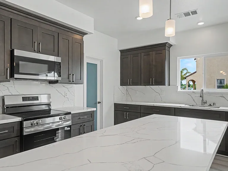 2426 Village Dr — Photo 4