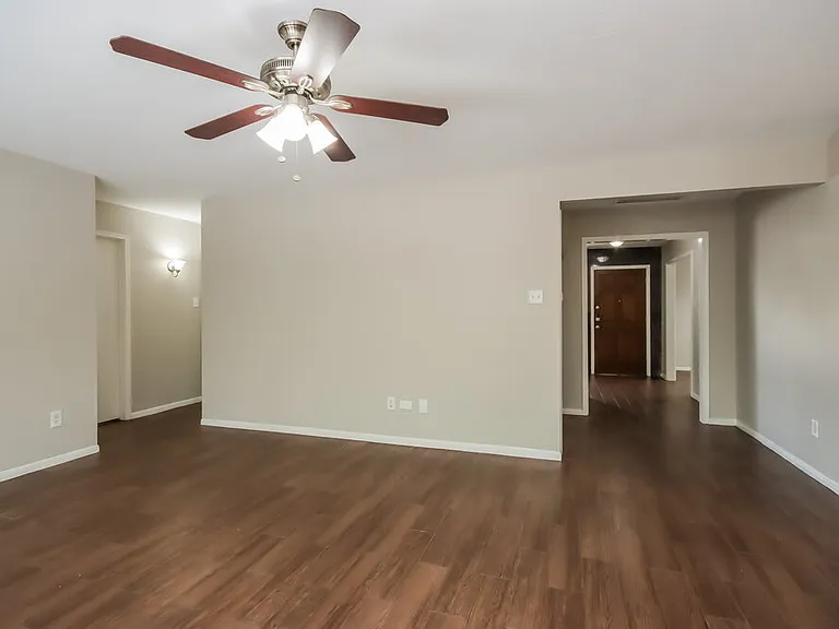 5015 Cupids Bower Ct — Photo 5