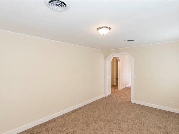3rd image of 418 Brockwell Ave