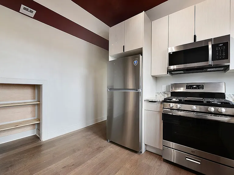3317 Main St #5 — Photo 3