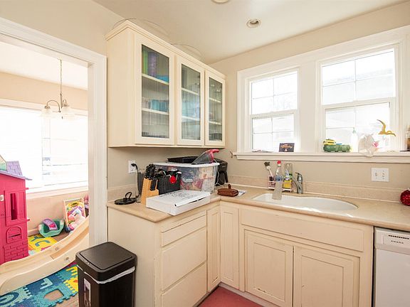 4th image of 133 Jones St