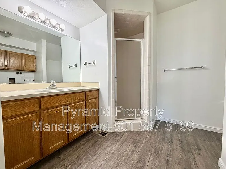 1091 Shepard Ln — Photo 11
