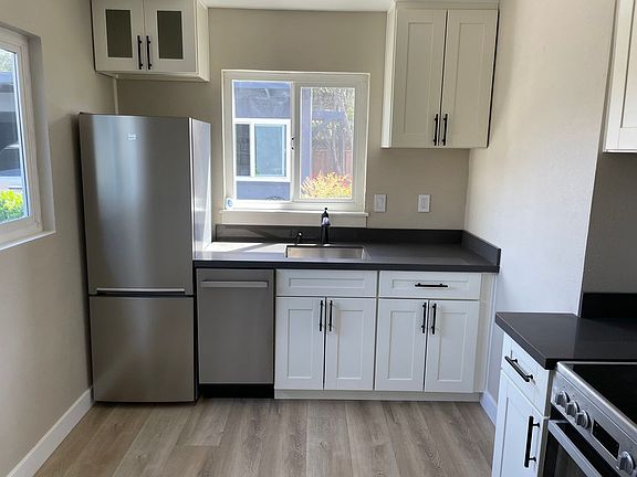 4th image of 1778 Davis St APT 6