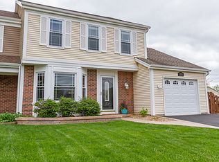 810 Trinity Ct, Carol Stream, IL 60188