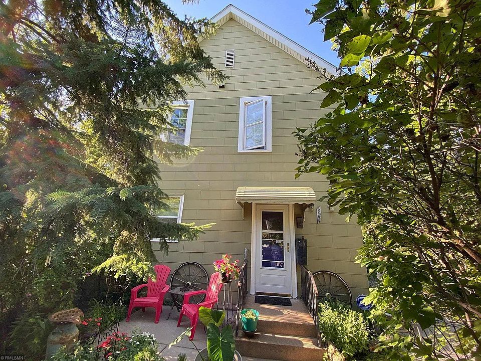 1st image of 427 19th Ave NE Unit 1