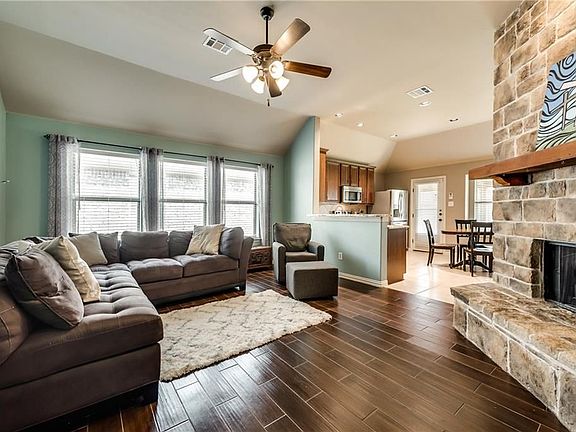 4th image of 213 Cedar Creek Dr