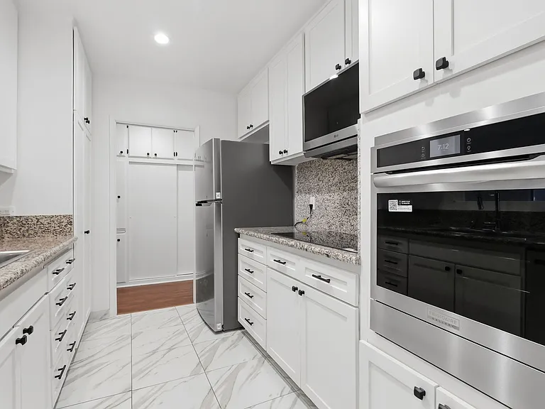 124 N Clark Dr #107 — Photo 5