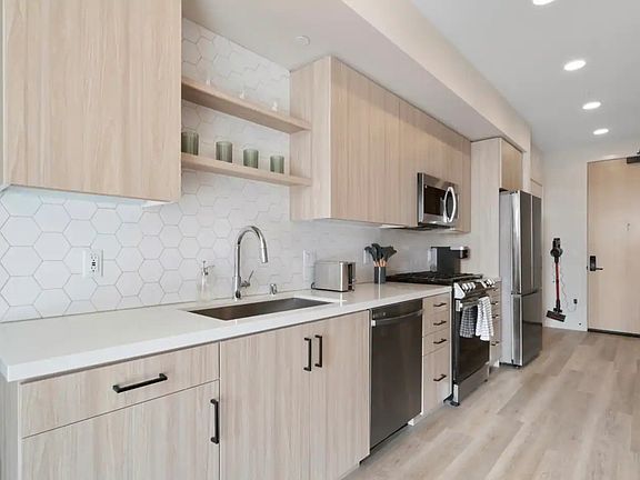 3rd image of 652 W Sunflower Ave #340