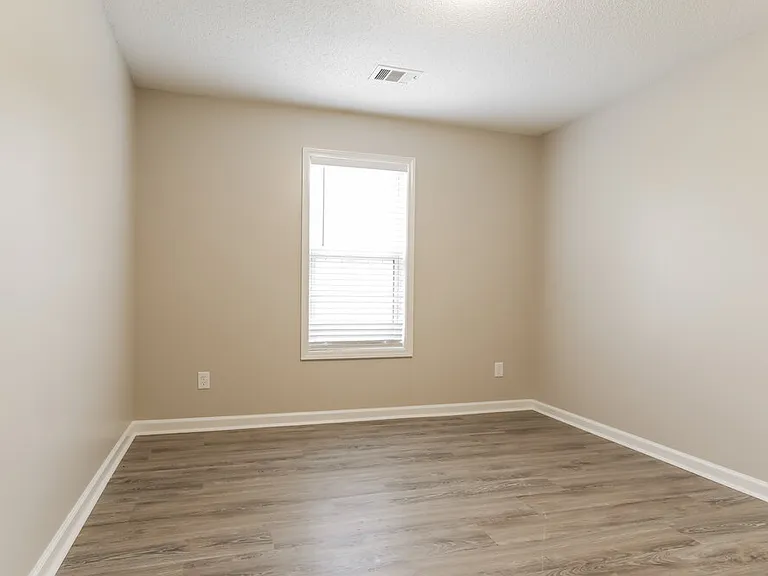 963 Laurel Green Ln — Photo 11
