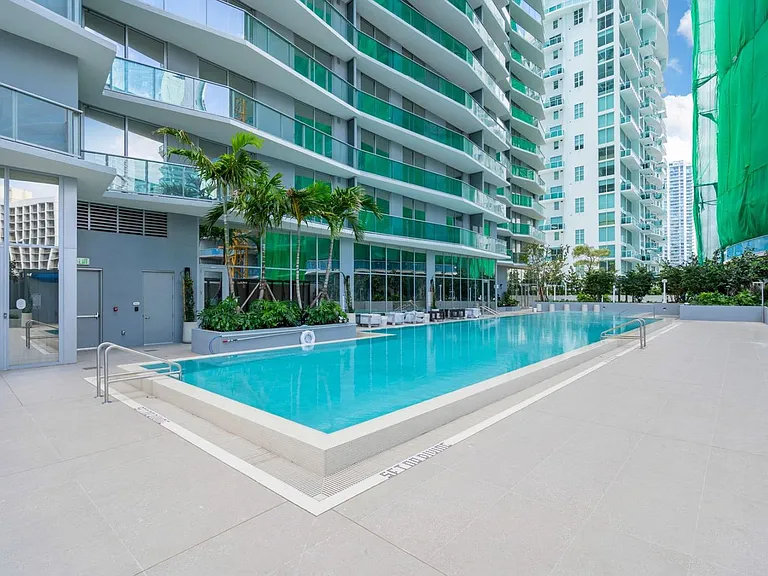 99 SE 5th St #16-ID1540981P — Photo 12