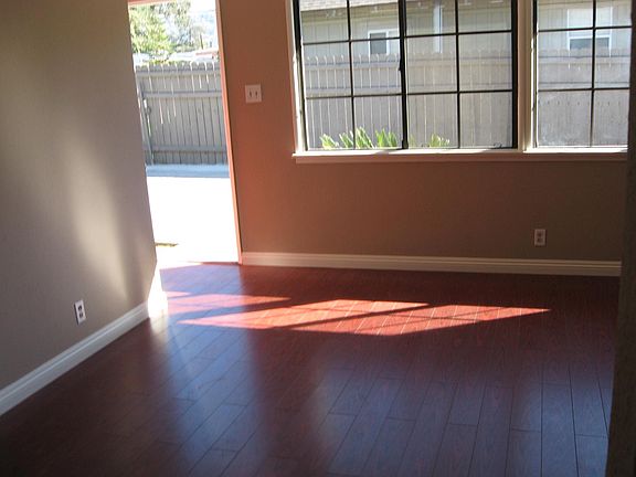 4th image of 530 Royal Oaks Dr