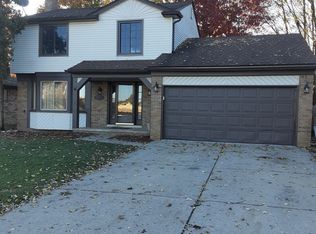 37717 Tericrest Dr, Sterling Heights, MI 48310