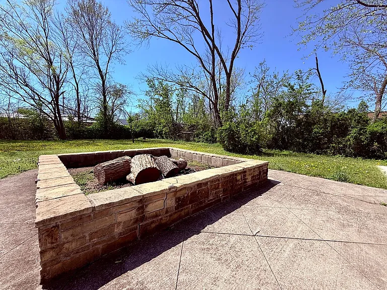 108 SE 13th St — Photo 15