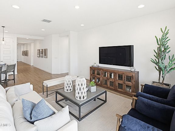 3rd image of 17469 W FULTON Street